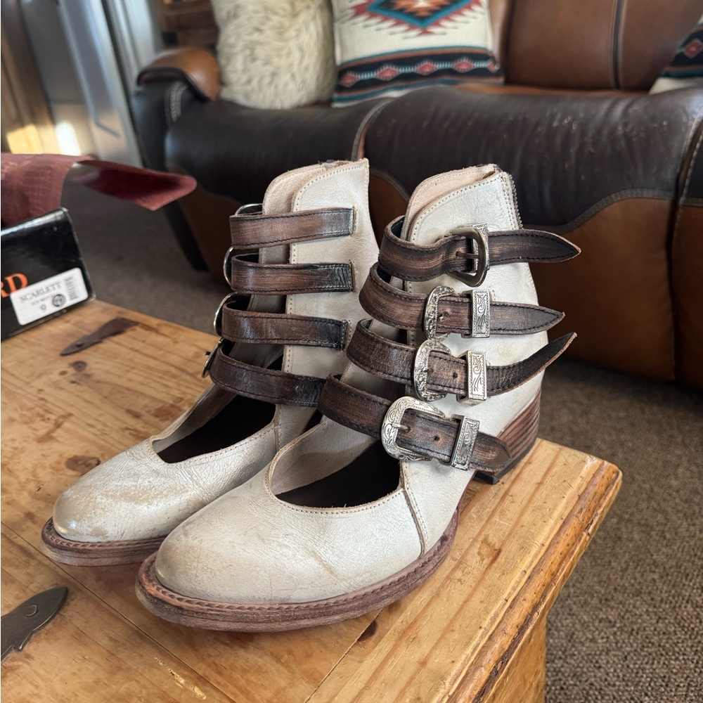 Freebird Scarlett Size 9